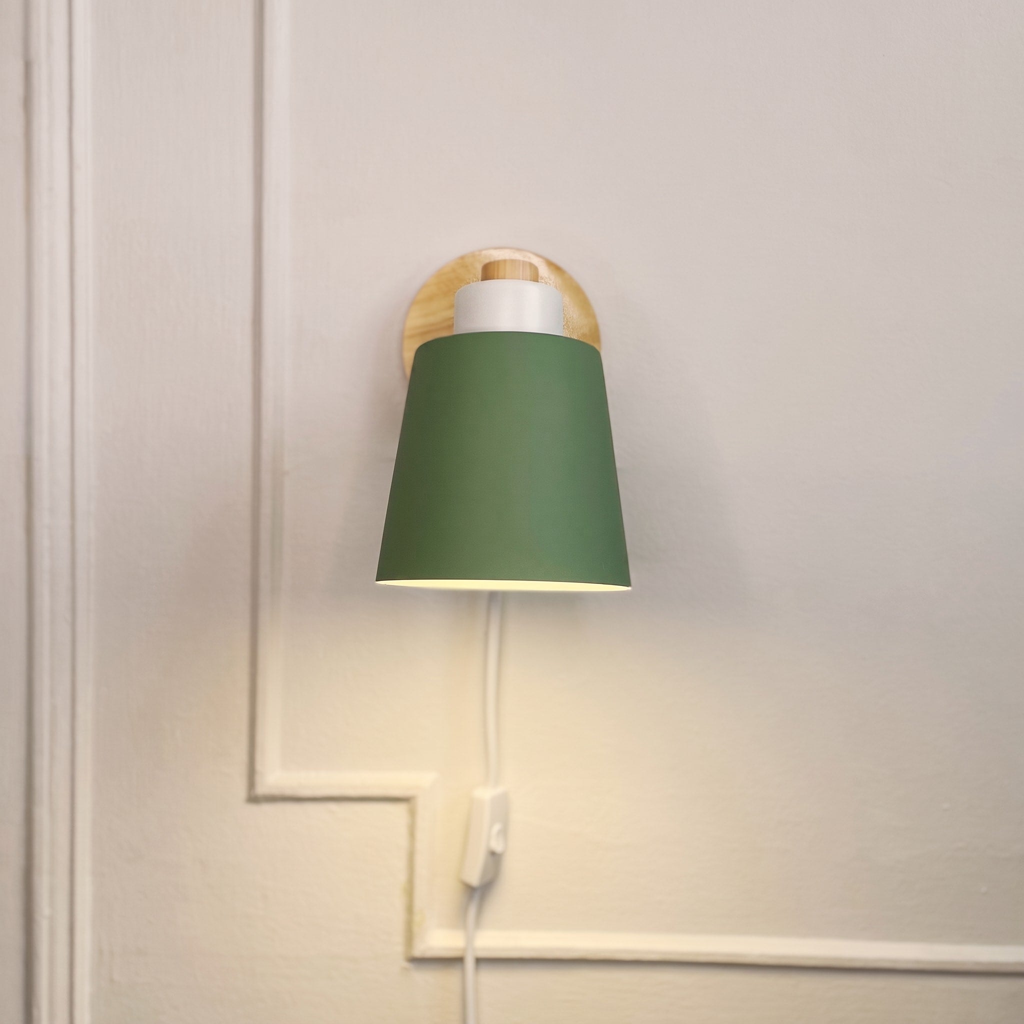 Verstellbare Schirm Wandleuchte mit drehbarem Lampenschirm