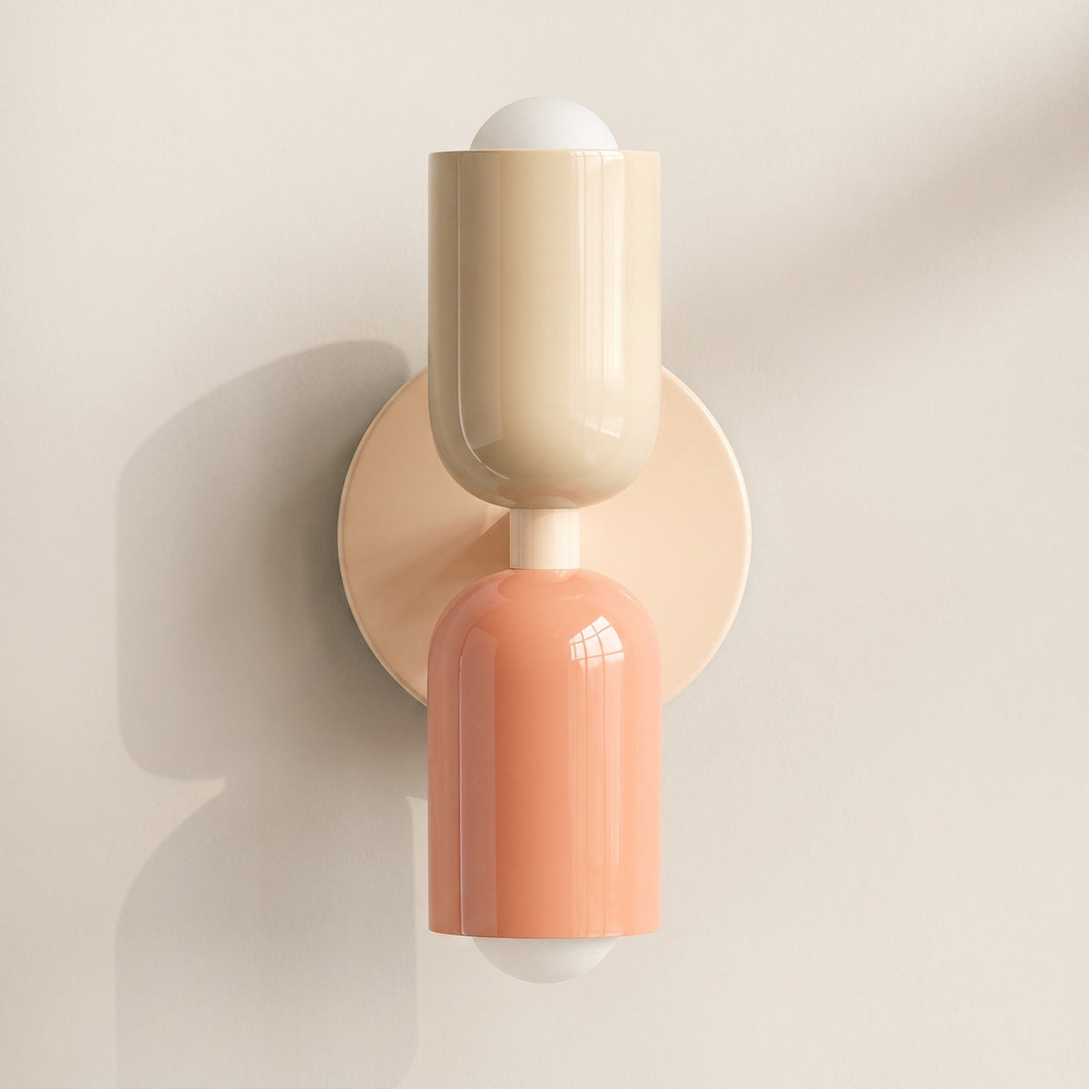 Bauhaus Doppelzylinder-Wandleuchte mit runder Rückwandplatte - Wall Light Fixtures - Beige/Lachs - Voldeva