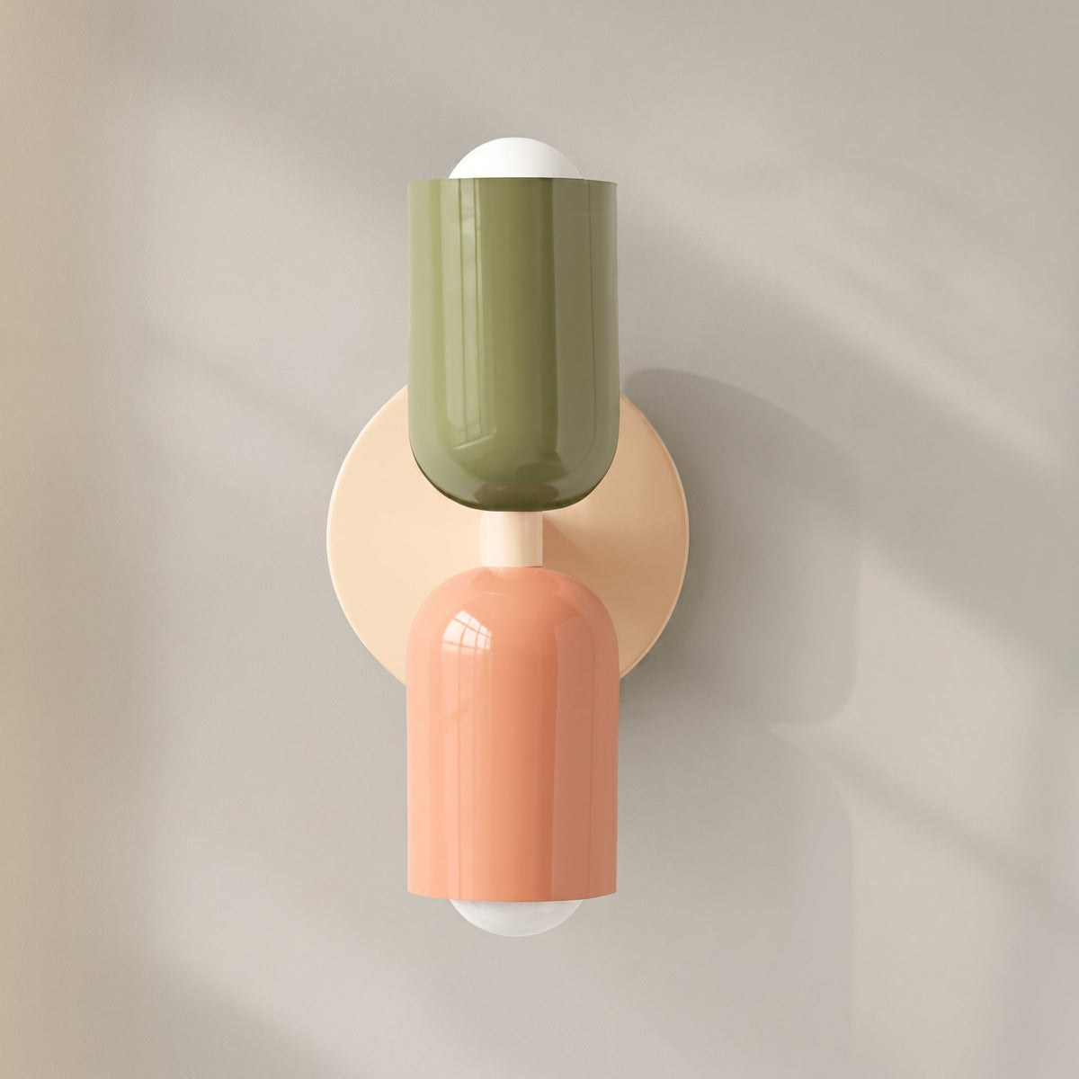 Bauhaus Doppelzylinder-Wandleuchte mit runder Rückwandplatte - Wall Light Fixtures - Grün/Lachs - Voldeva