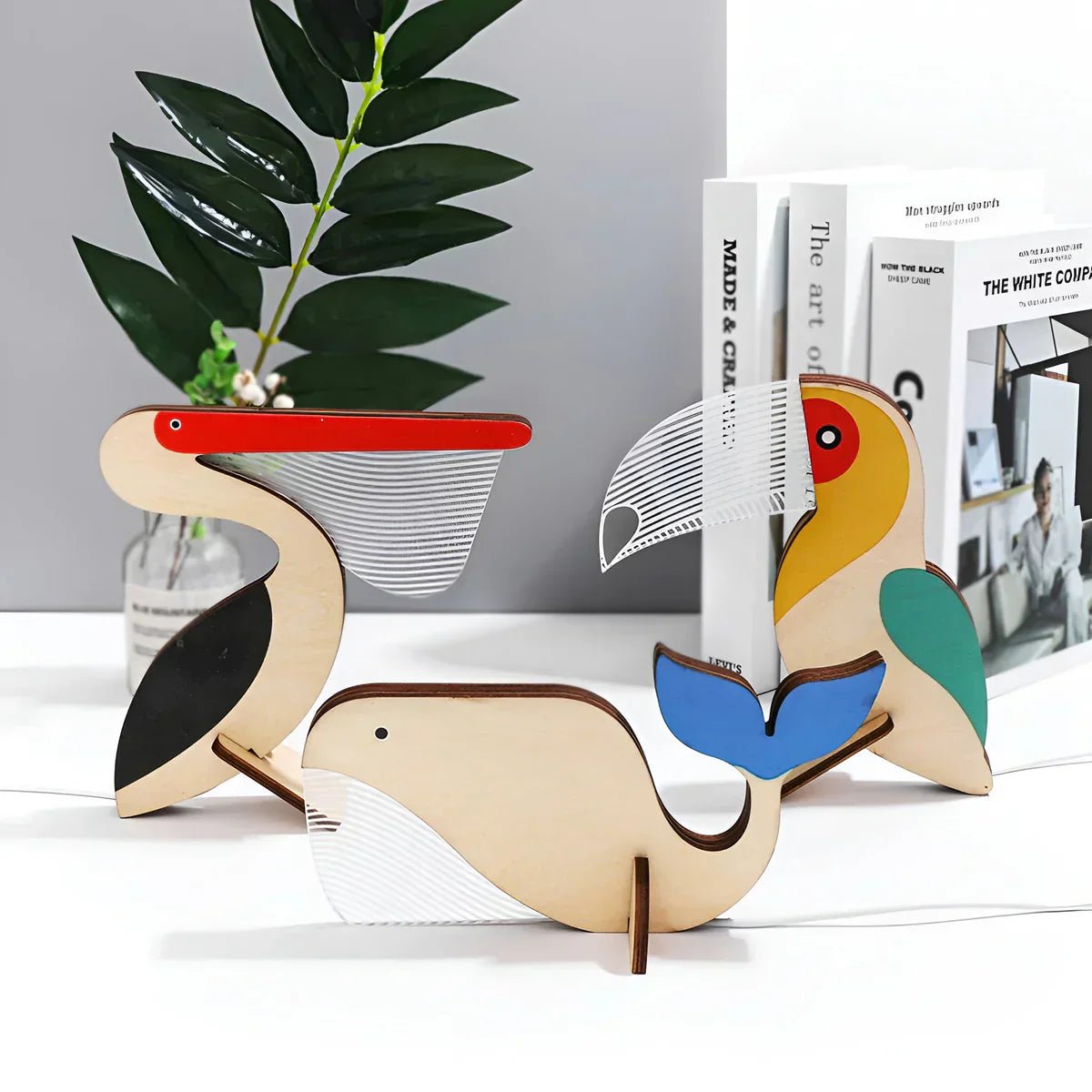 BeamBud - Holztier Tischlampe mit sanftem LED - Licht - Tischlampe - Pelikan - Voldeva