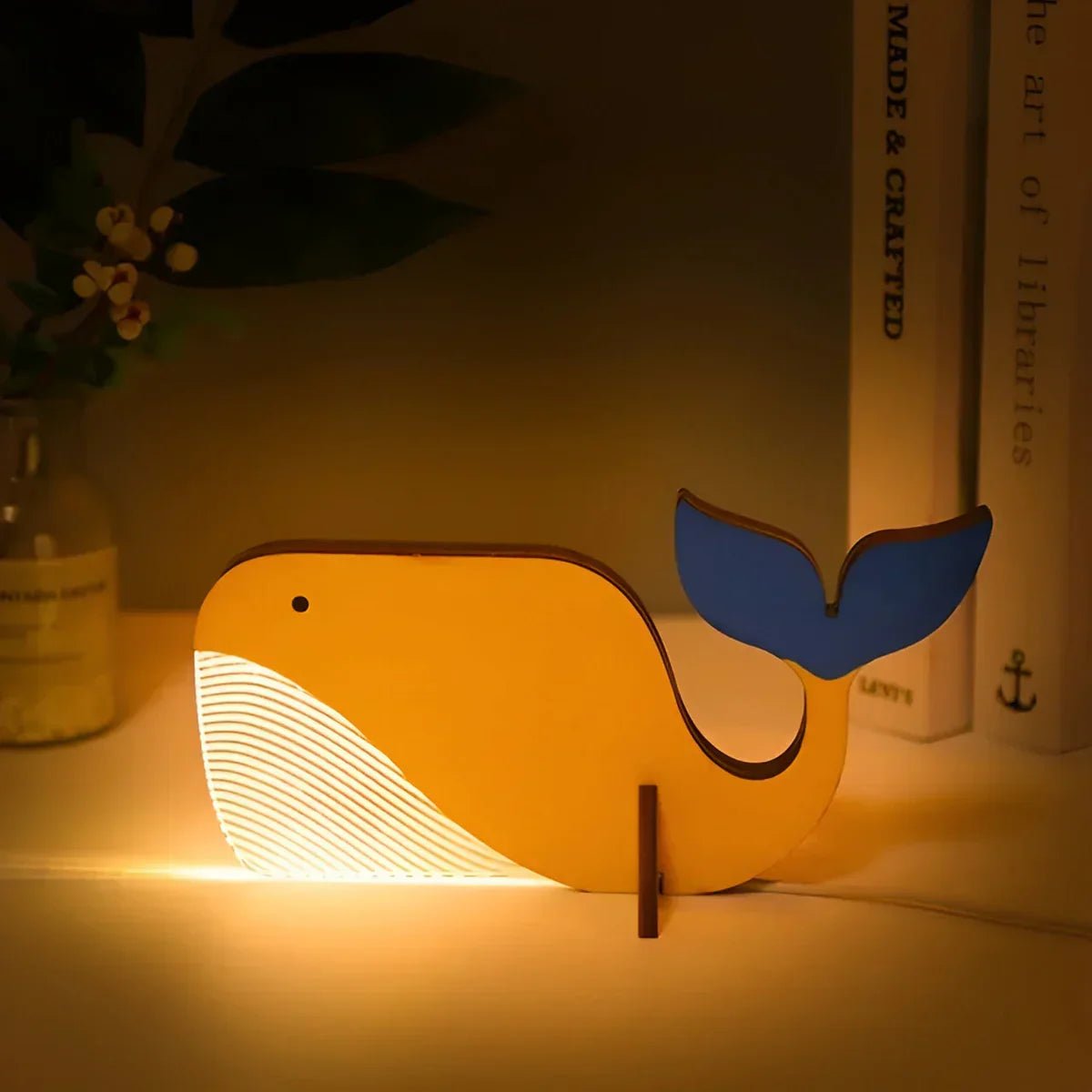 BeamBud - Holztier Tischlampe mit sanftem LED - Licht - Tischlampe - Pelikan - Voldeva