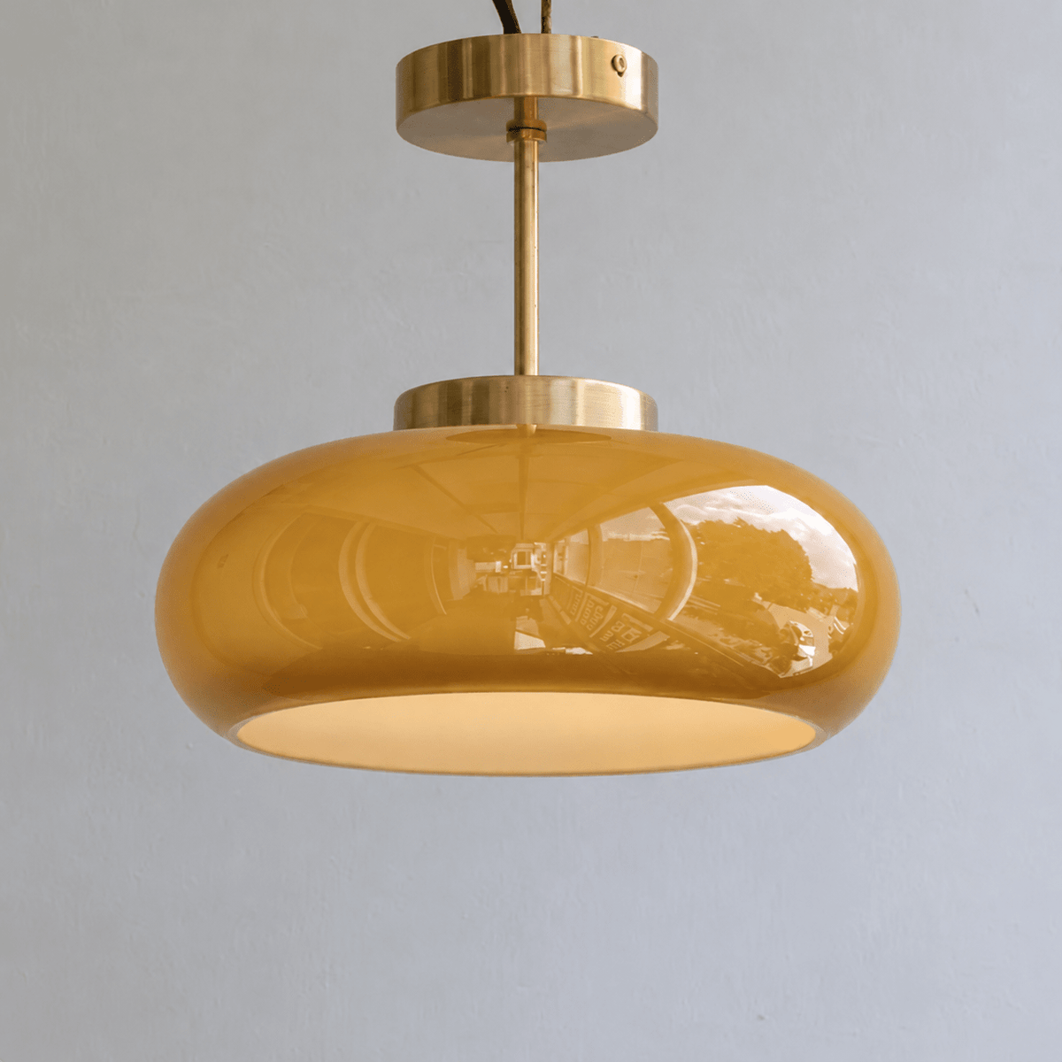 Bernsteinfarbene Deckenleuchte im Vintage-Stil mit Messing-Finish - Pendant Light Fixtures - Voldeva