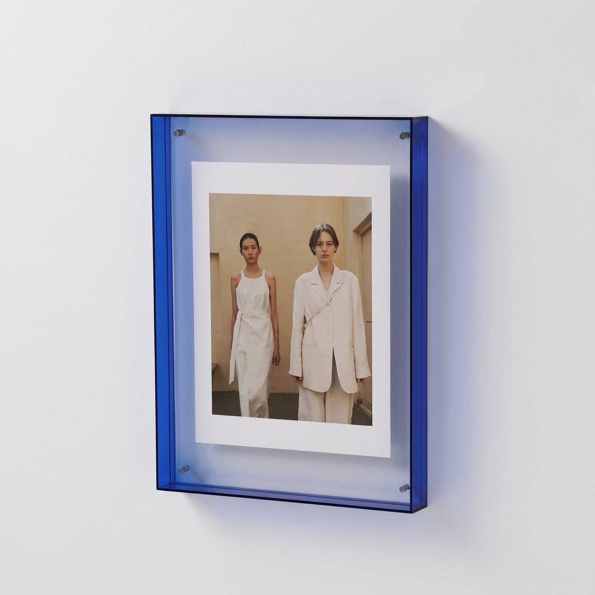 Bilderrahmen mit farbiger Acrylkante im Blockdesign - Picture Frames - Blau - Voldeva
