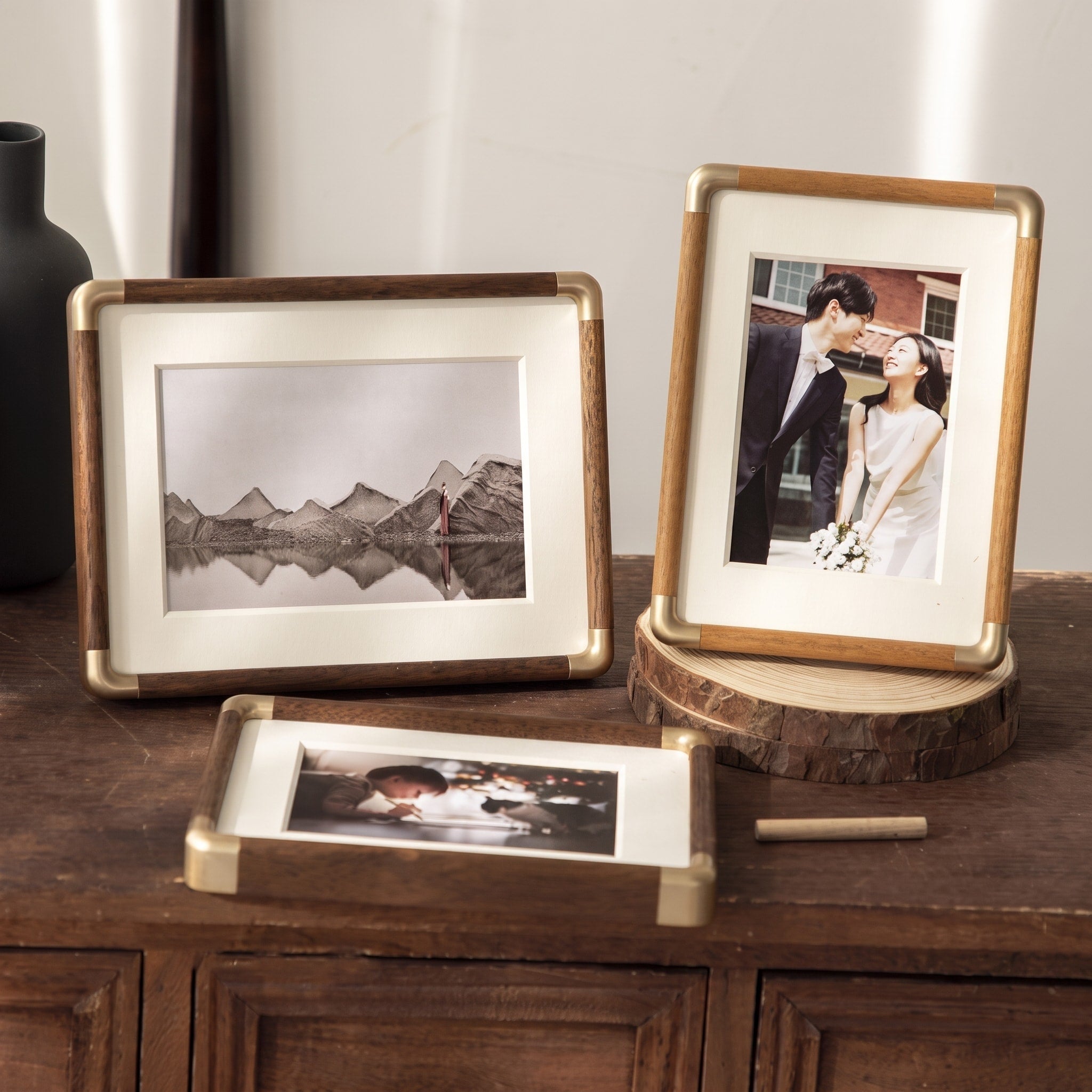 Bilderrahmen mit Metallecken im Vintage-Design - Picture Frames - Hellbraun - Voldeva