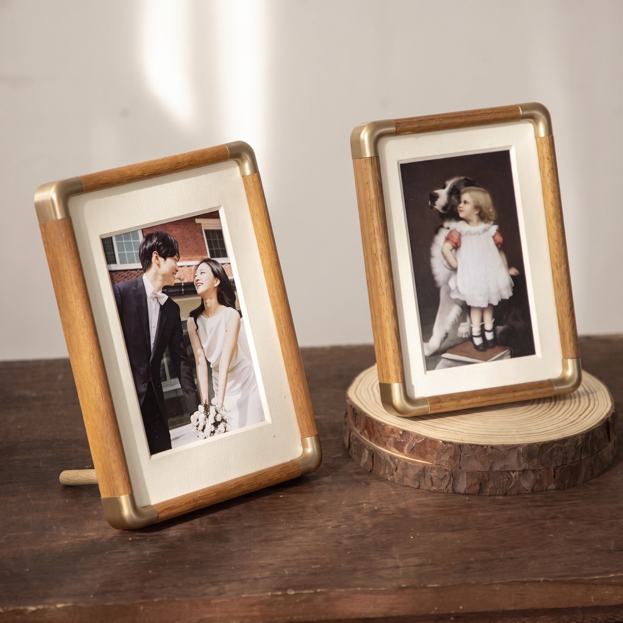 Bilderrahmen mit Metallecken im Vintage-Design - Picture Frames - Hellbraun - Voldeva