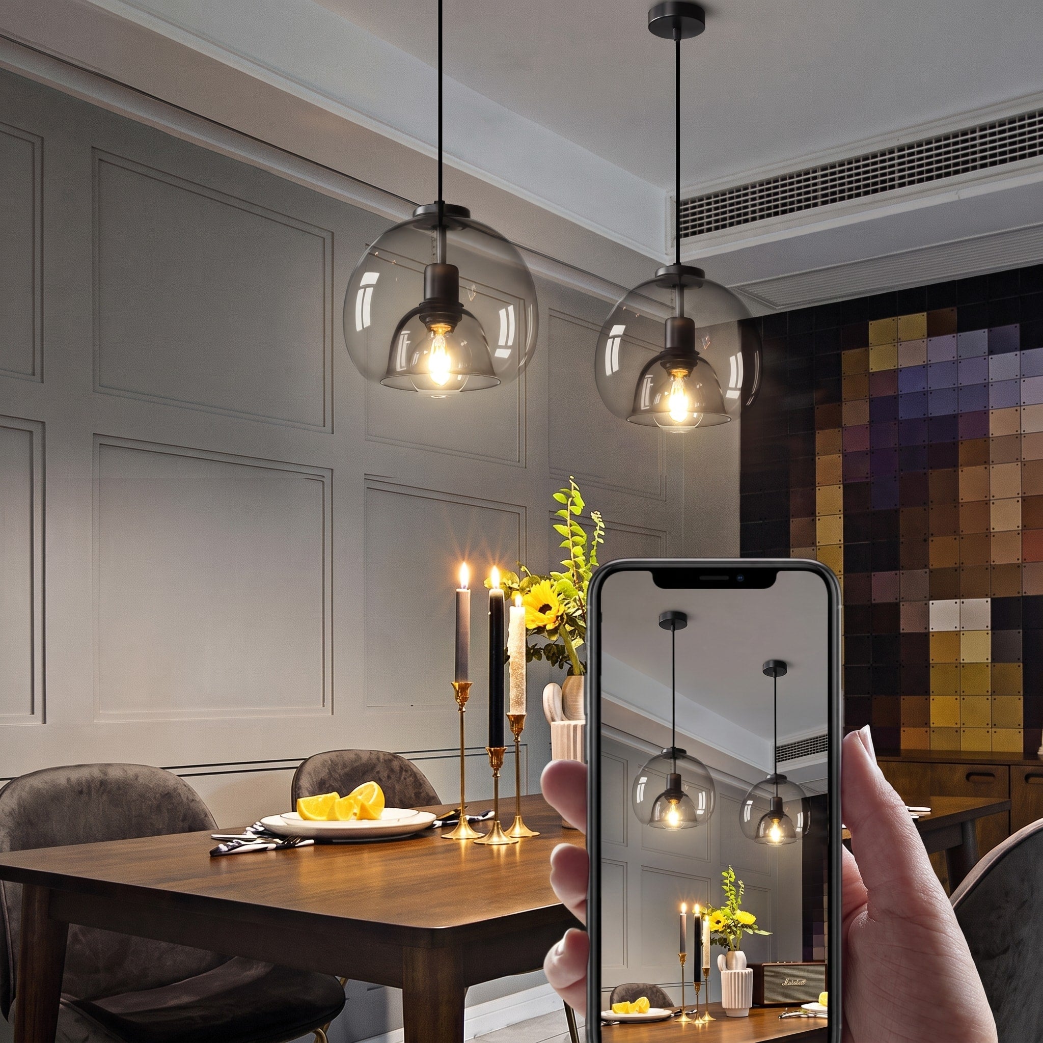 Kugelförmige Glas-Pendelleuchte im minimalistischen Design
