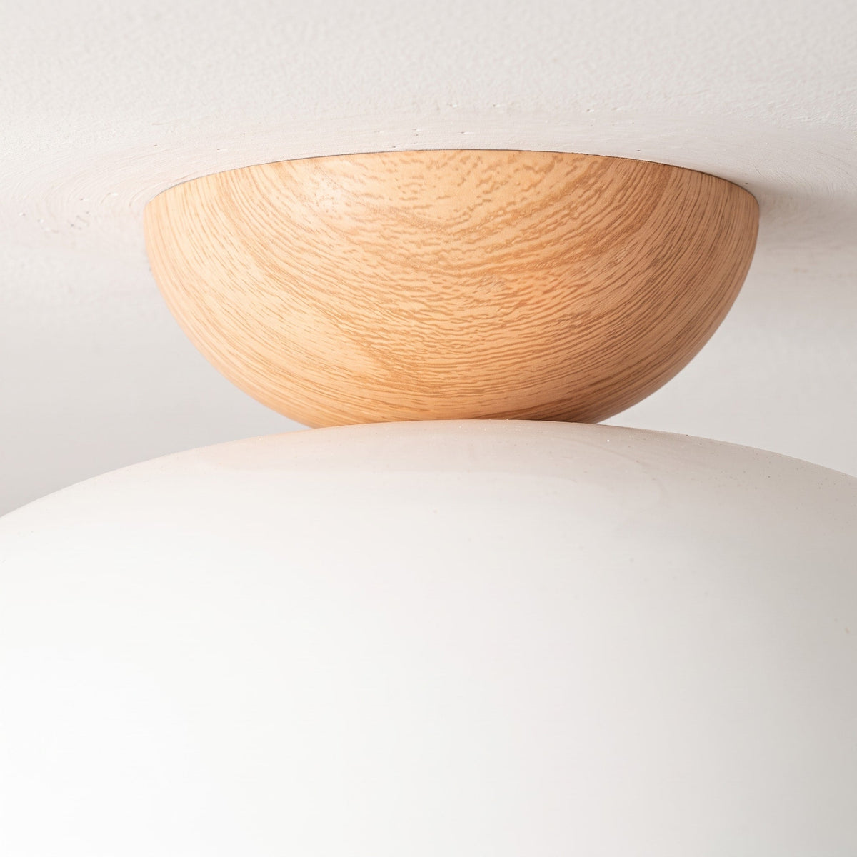 Deckenleuchte Halbrund Holz Metall Minimalistisches Design - Ceiling Light Fixtures - Weiß - Voldeva