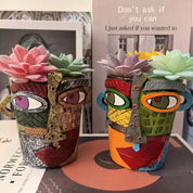 Dekorative Blumenvase im Abstrakten Gesichtsdesign - Vasen - Voldeva