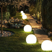Dekorative LED - Kugel - Leuchte für drinnen und draußen - Gartenbeleuchtung - 12x12x12 cm - Voldeva
