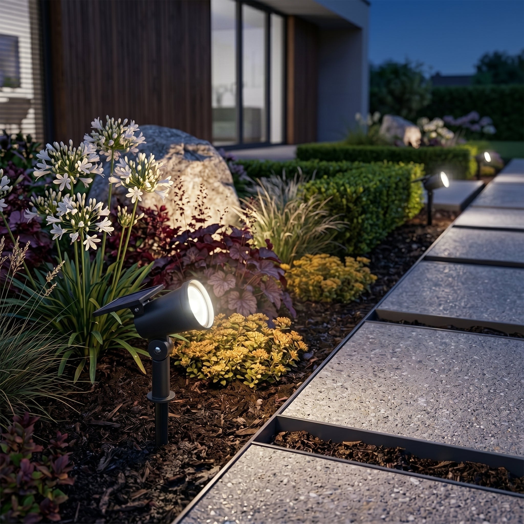 Dekorative Solar Gartenleuchte mit buntem Lichteffekt - Gartenbeleuchtung - Weißes Licht - Voldeva