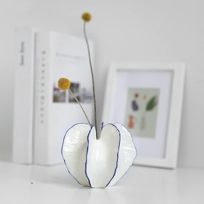 Dekorative Vase mit geriffelter Struktur - Vasen - Klein - Voldeva
