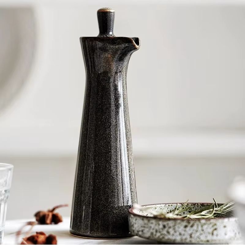 Fabian – Keramik Ölflasche mit Ausgießer für Küche & Tisch - Ölflasche - Grau - Voldeva