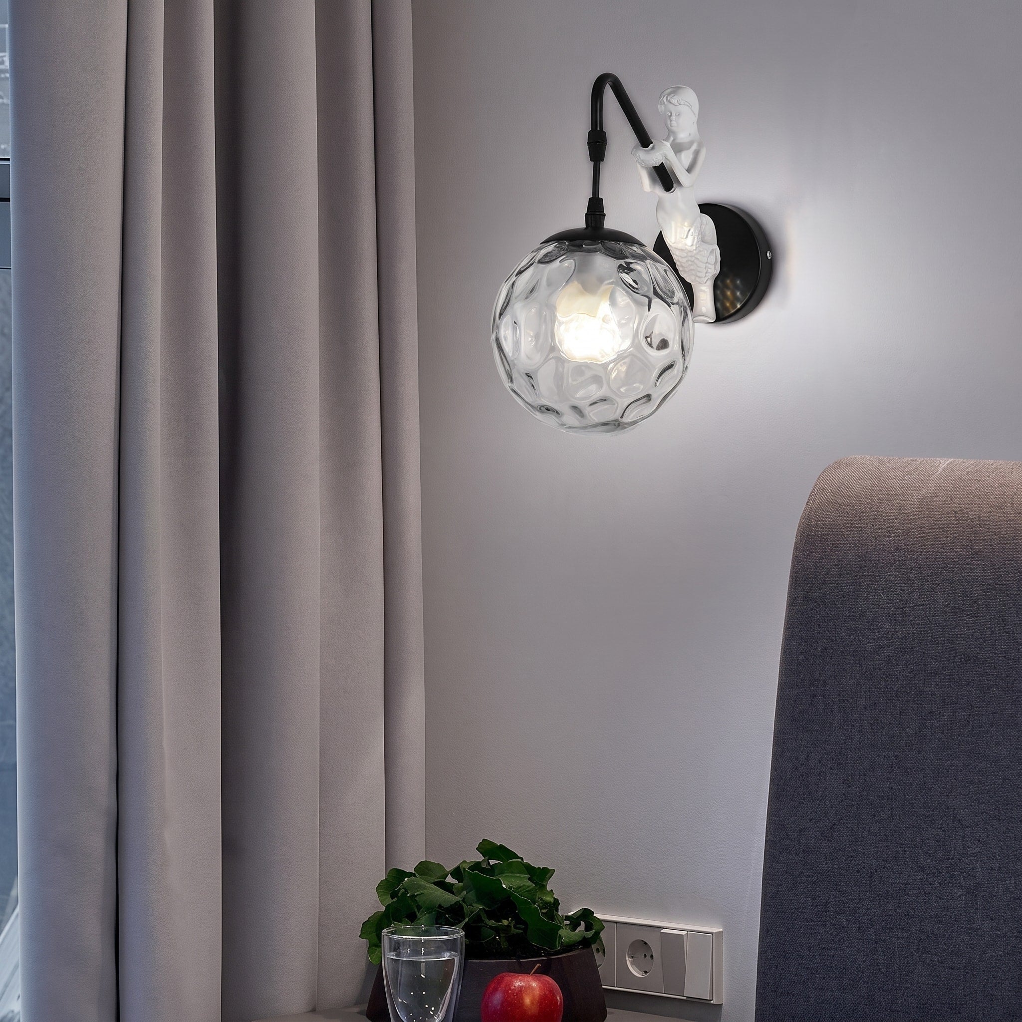 Wandleuchte Meerjungfrau Glaskugel Design