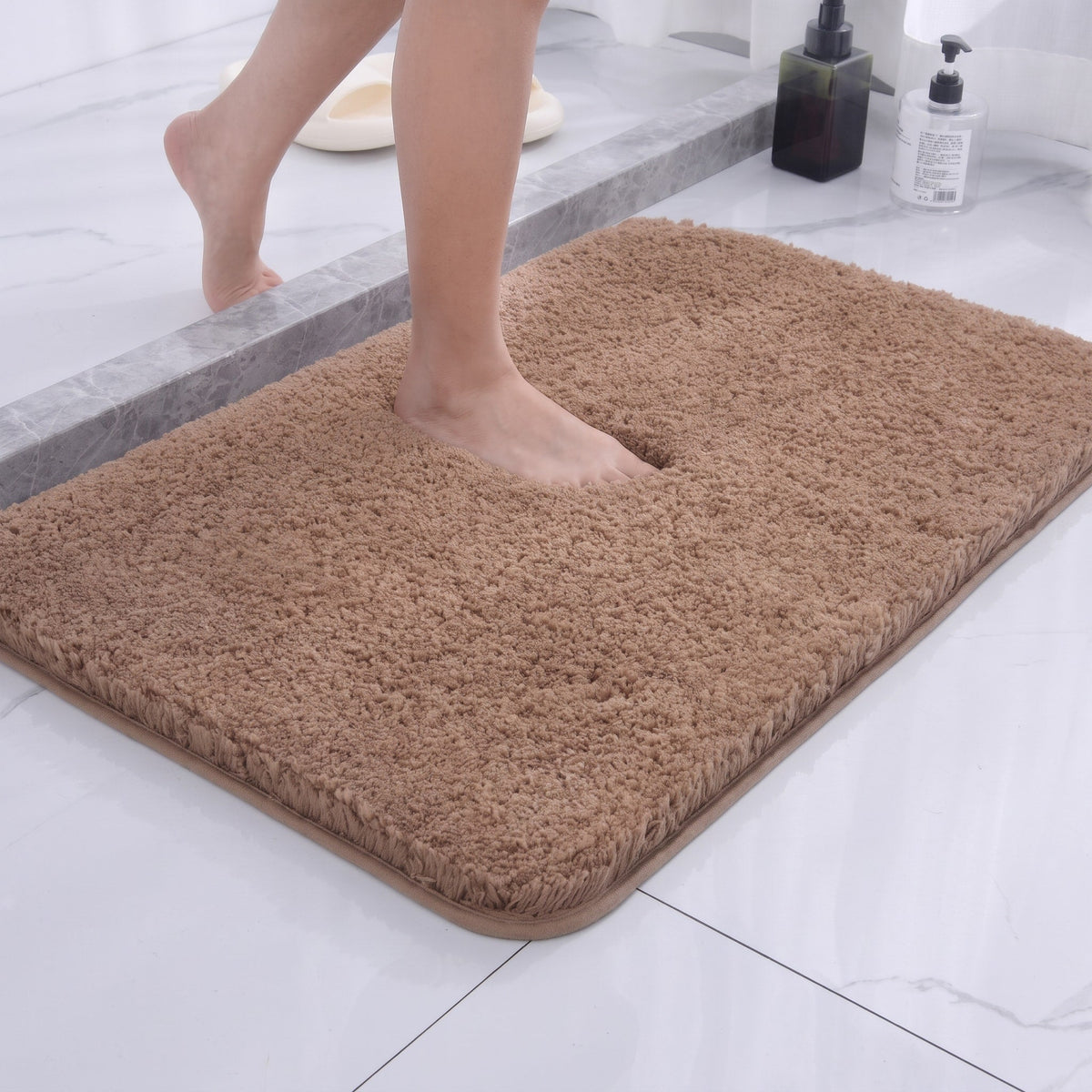 Flauschige Badematte Rutschfest Hochflor Mikrofaser - Bath Mats & Rugs - Beige - Voldeva