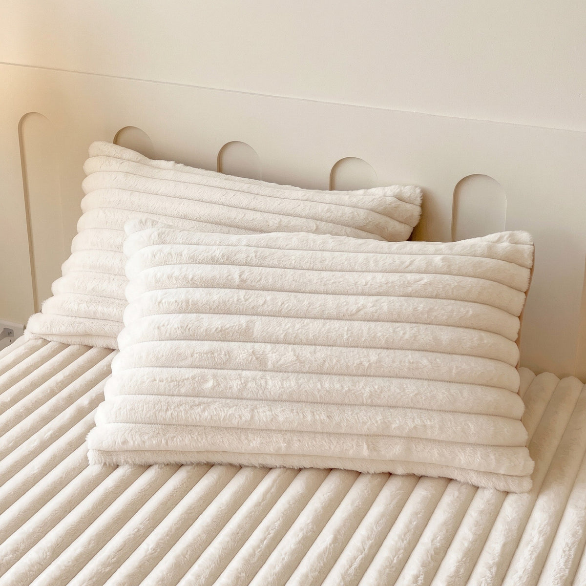 Flauschiges Spannbettlaken mit Rippenstruktur für Kuscheligen Schlafkomfort - Bed Sheets - Beige - Voldeva