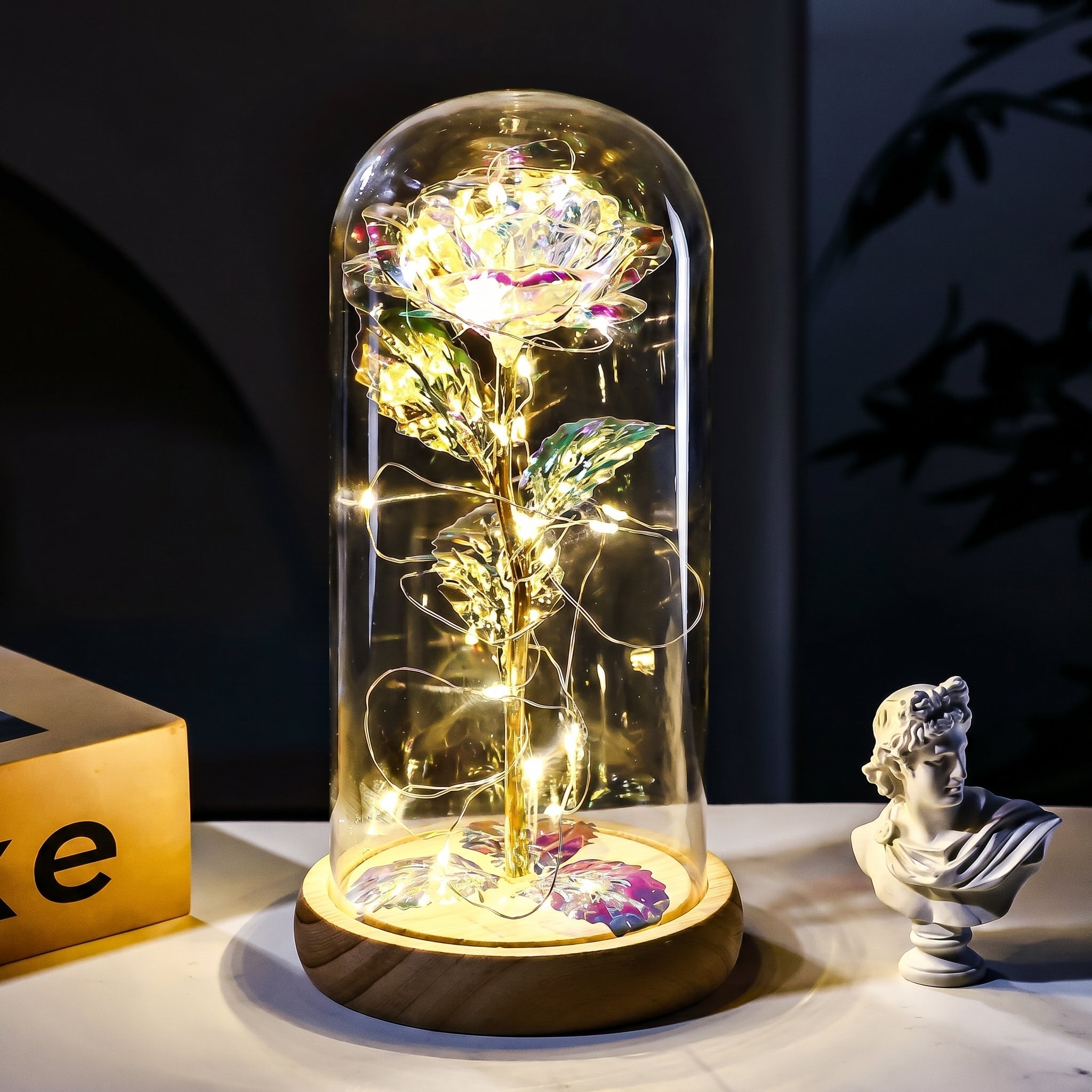 Flore – Rose in Glaskuppel mit LED - Beleuchtung - Dekorationen - Regenbogen - Voldeva