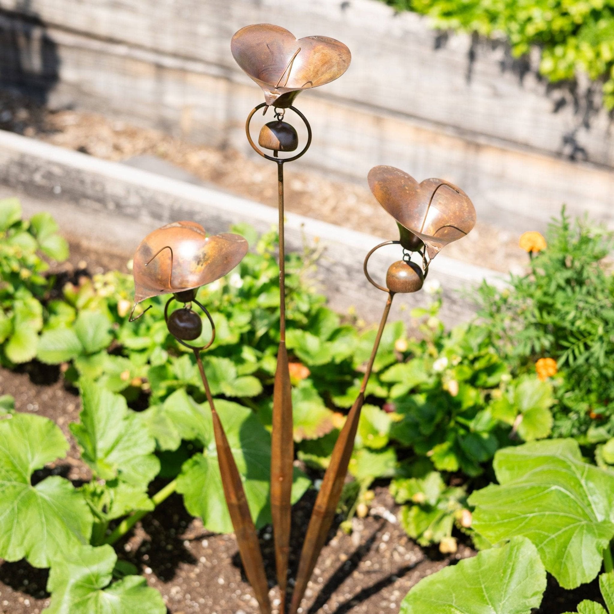 Gartenstecker Calla - Lilie Dreifach mit Glocken Kupferoptik - Gartenstecker - Voldeva