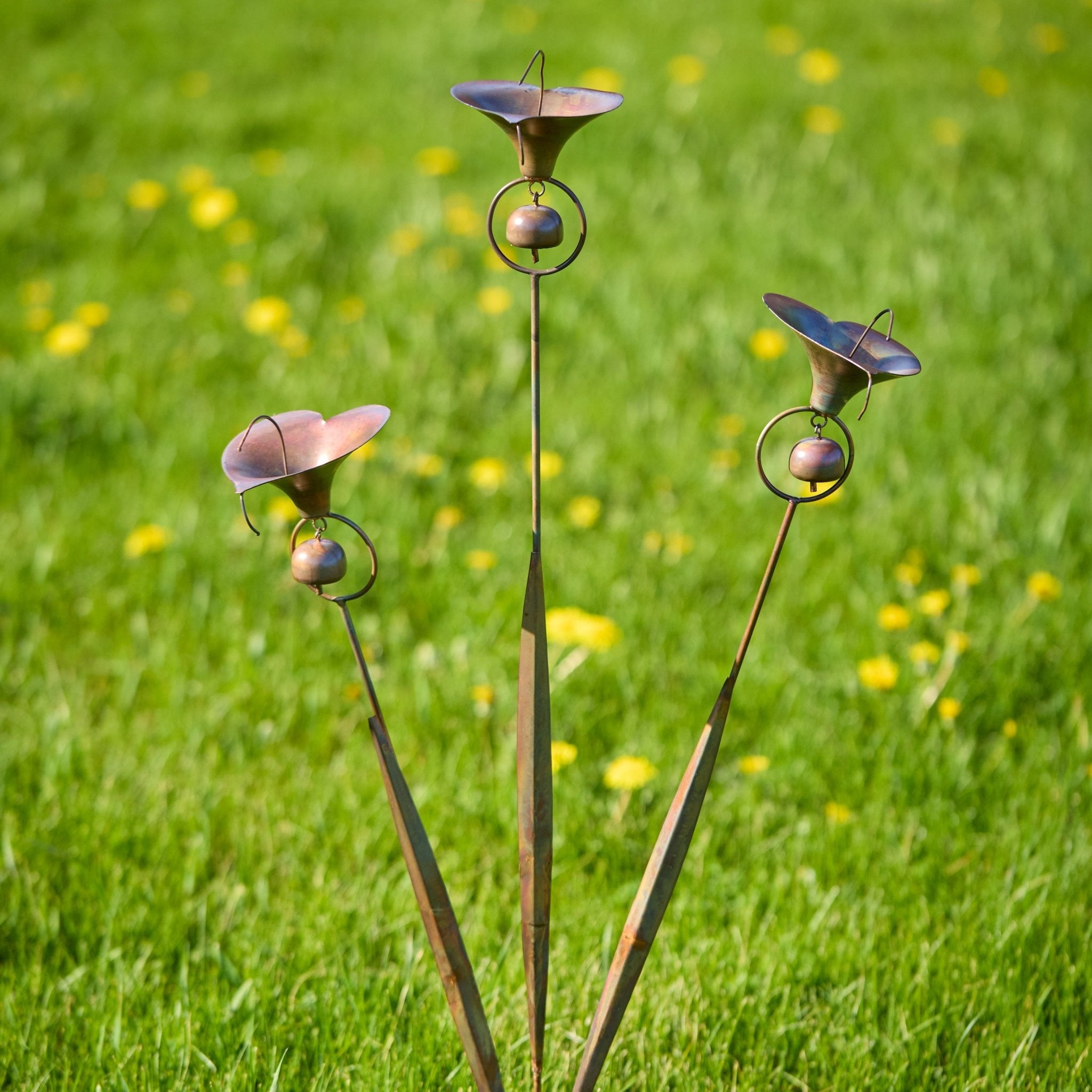 Gartenstecker Calla - Lilie Dreifach mit Glocken Kupferoptik - Gartenstecker - Voldeva