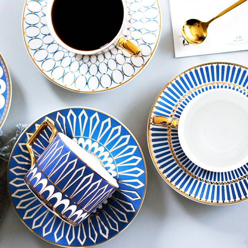 Gemustertes Teetassen-Set mit Goldenen Griffen und Untertasse - Teetassen - Rosa - Voldeva