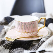 Gemustertes Teetassen-Set mit Goldenen Griffen und Untertasse - Teetassen - Rosa - Voldeva