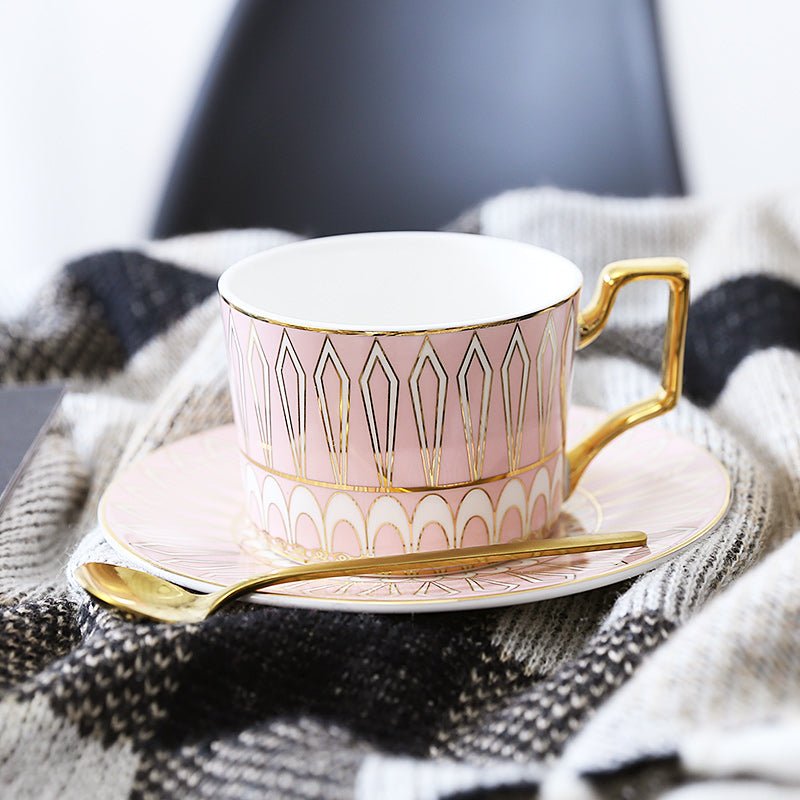 Gemustertes Teetassen-Set mit Goldenen Griffen und Untertasse - Teetassen - Rosa - Voldeva