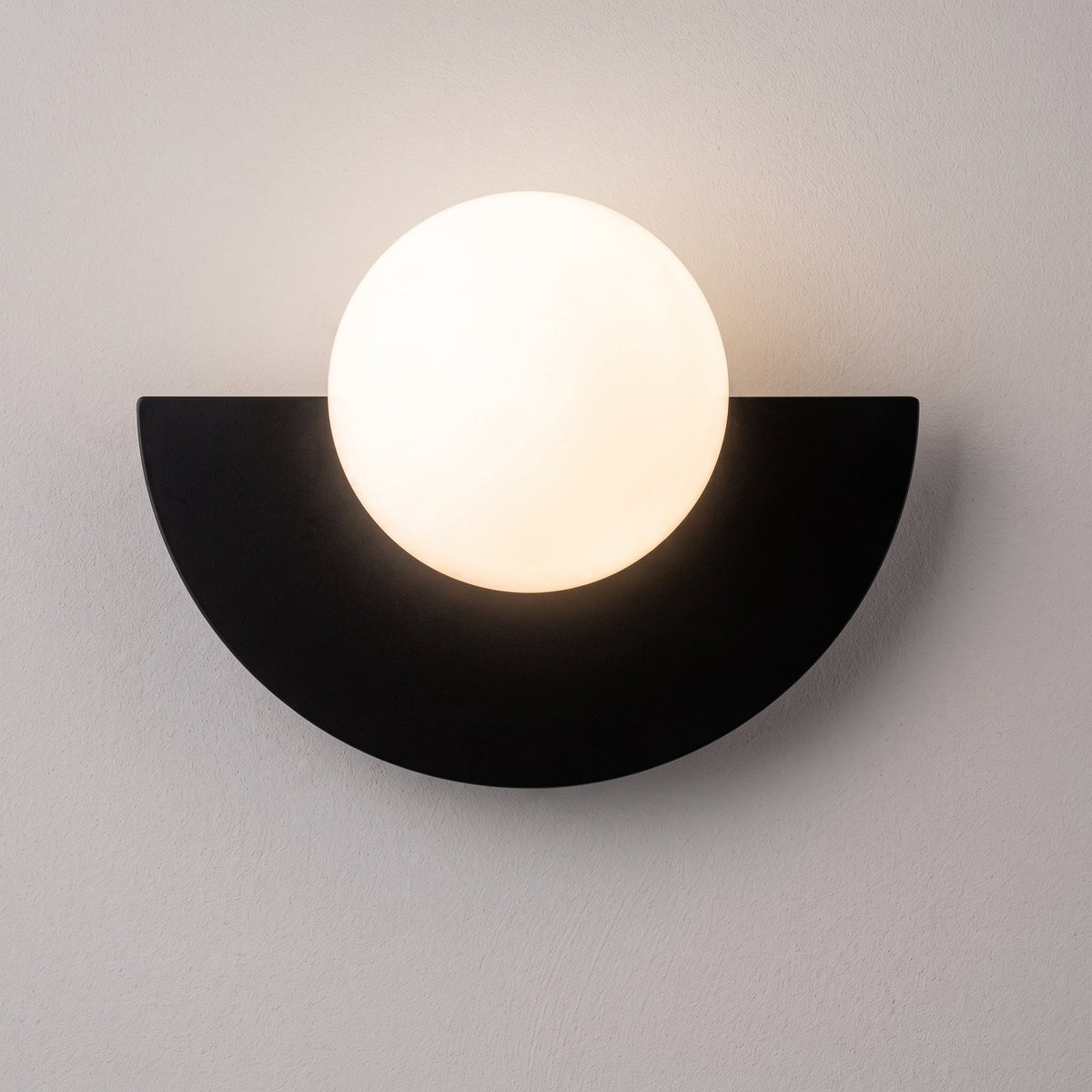 Halbrunde Wandleuchte im minimalistischen Design - Wall Light Fixtures - Schwarz - Voldeva