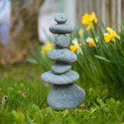 Handgefertigte Kalkstein Cairn Skulptur für Gartendekoration - Cairn - Gartenstatue - Voldeva