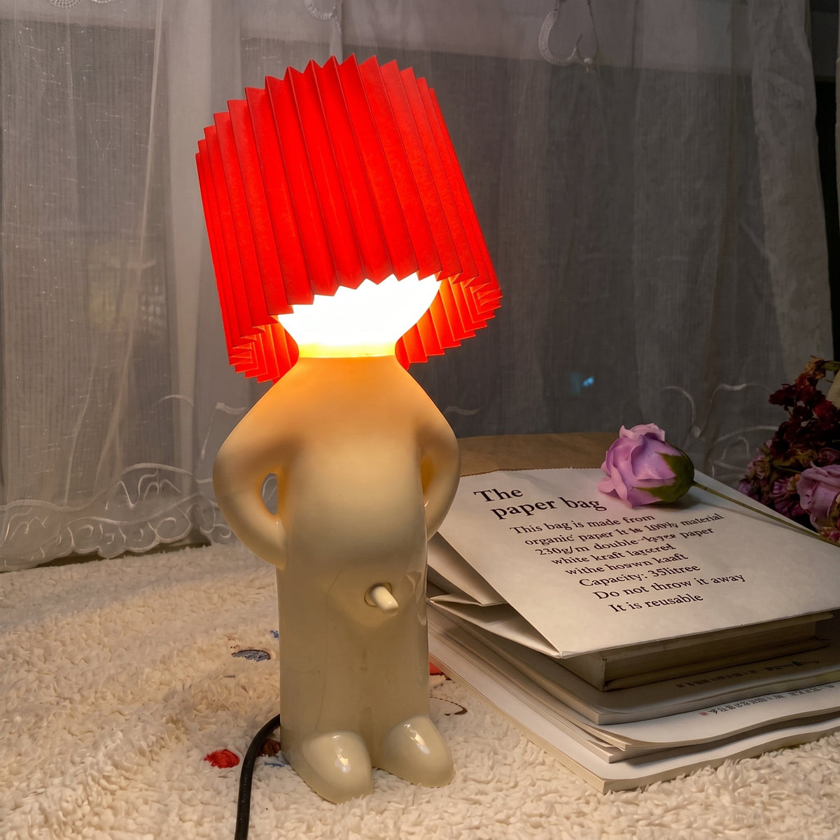 Human Figuren-Tischleuchte mit Plissee-Schirm - Table Lamps - Rot - Voldeva