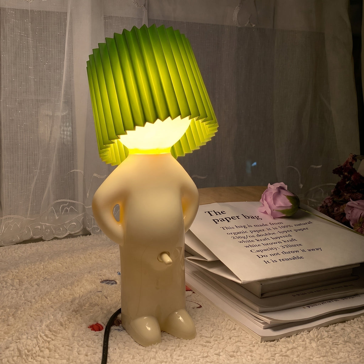Human Figuren-Tischleuchte mit Plissee-Schirm - Table Lamps - Grün - Voldeva