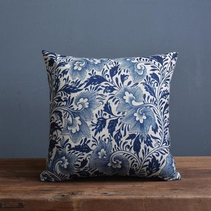 Imperial Blau – Luxuriöser Kissenbezug mit Traditionellem Chinesischem Porzellanmuster - Cushion - Voldeva