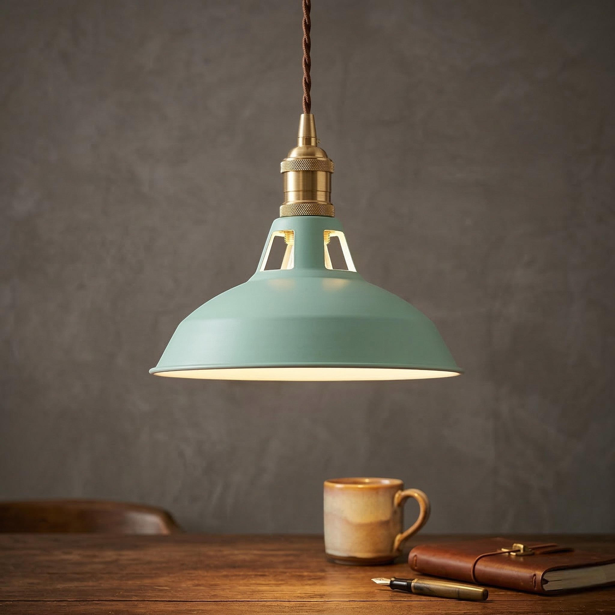 Industrielle Pendelleuchte im bunten Dome - Design - Pendants - Grün - Voldeva