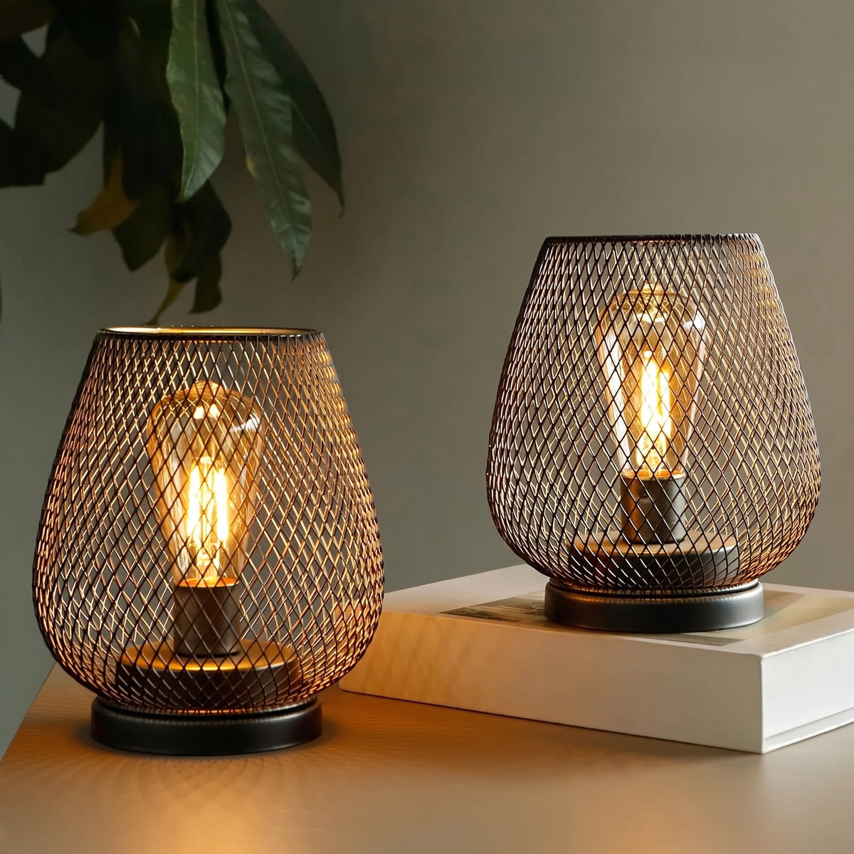 Kabellose LED Tischlampe mit Metallgitter Design - Table Lamps - Voldeva