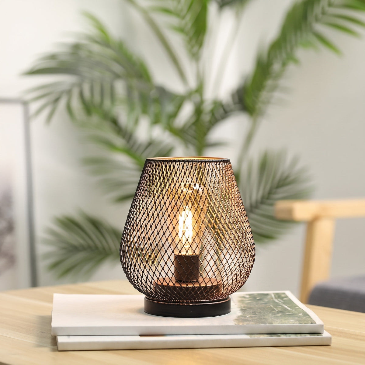 Kabellose LED Tischlampe mit Metallgitter Design - Table Lamps - Voldeva