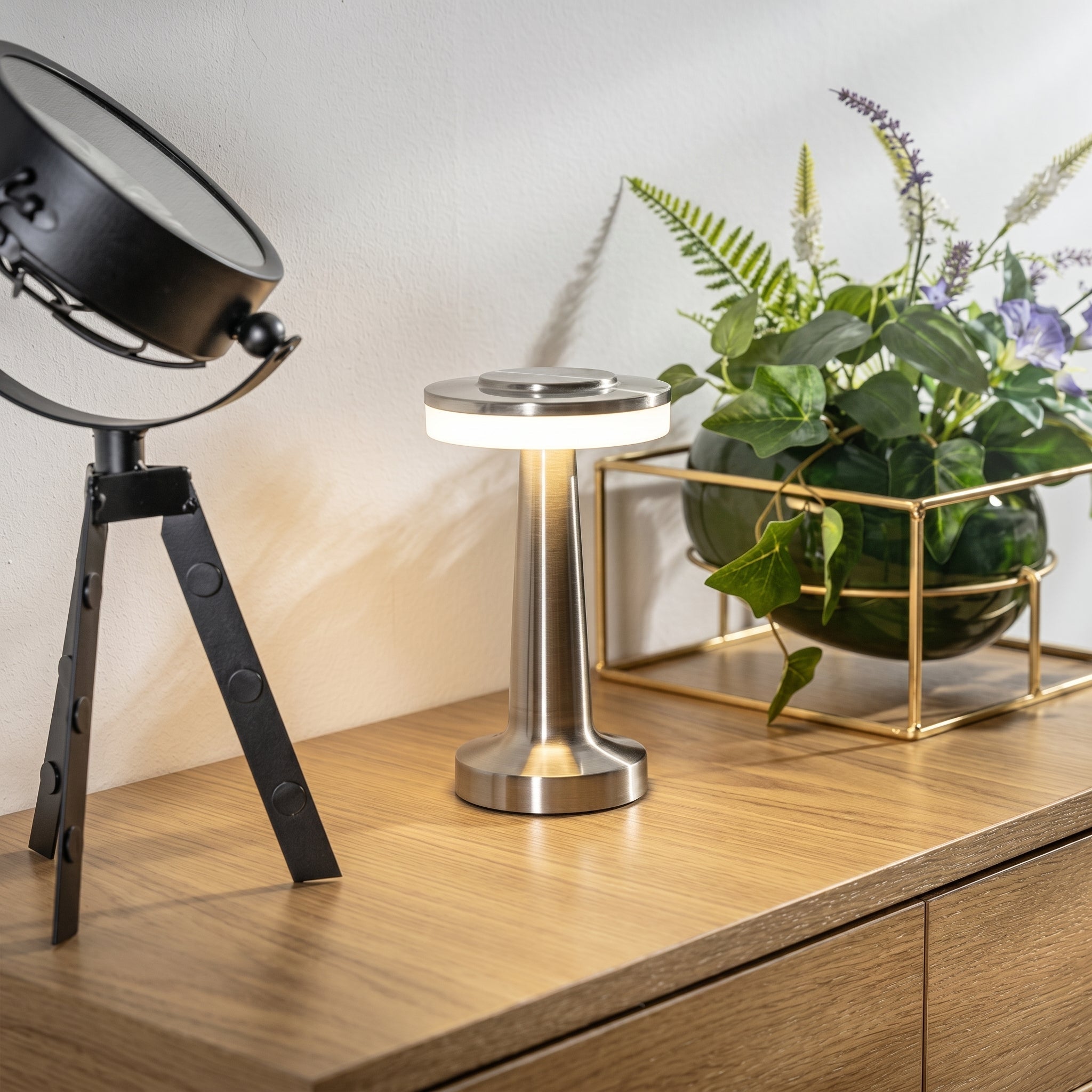 Kabellose LED Tischlampe mit Touch-Funktion und T-Design - Tischlampe - Silber - Voldeva