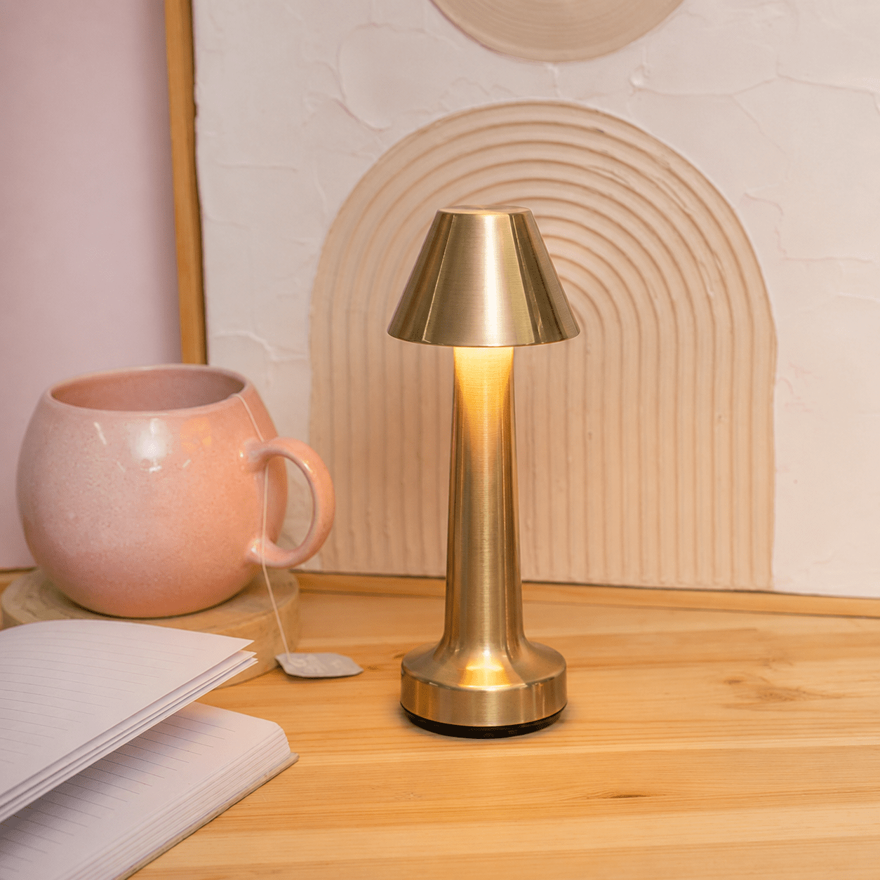 Kabellose LED Tischleuchte mit Rundem Schirm und Schlankem Standfuß - Tischlampen - Roségold - Voldeva