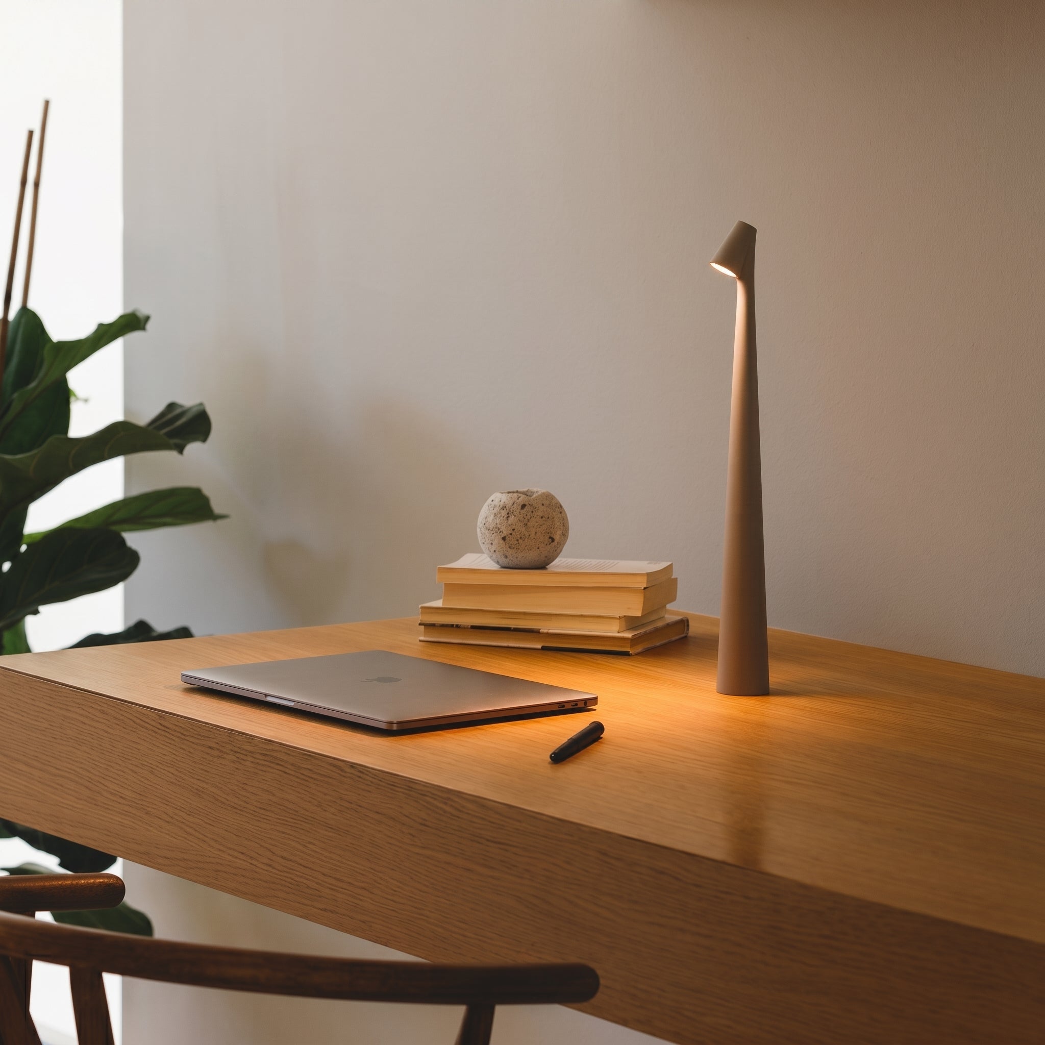 Kabellose Schlanke Tischlampe im Modernen Kegeldesign - Tischlampe - Orange - Voldeva