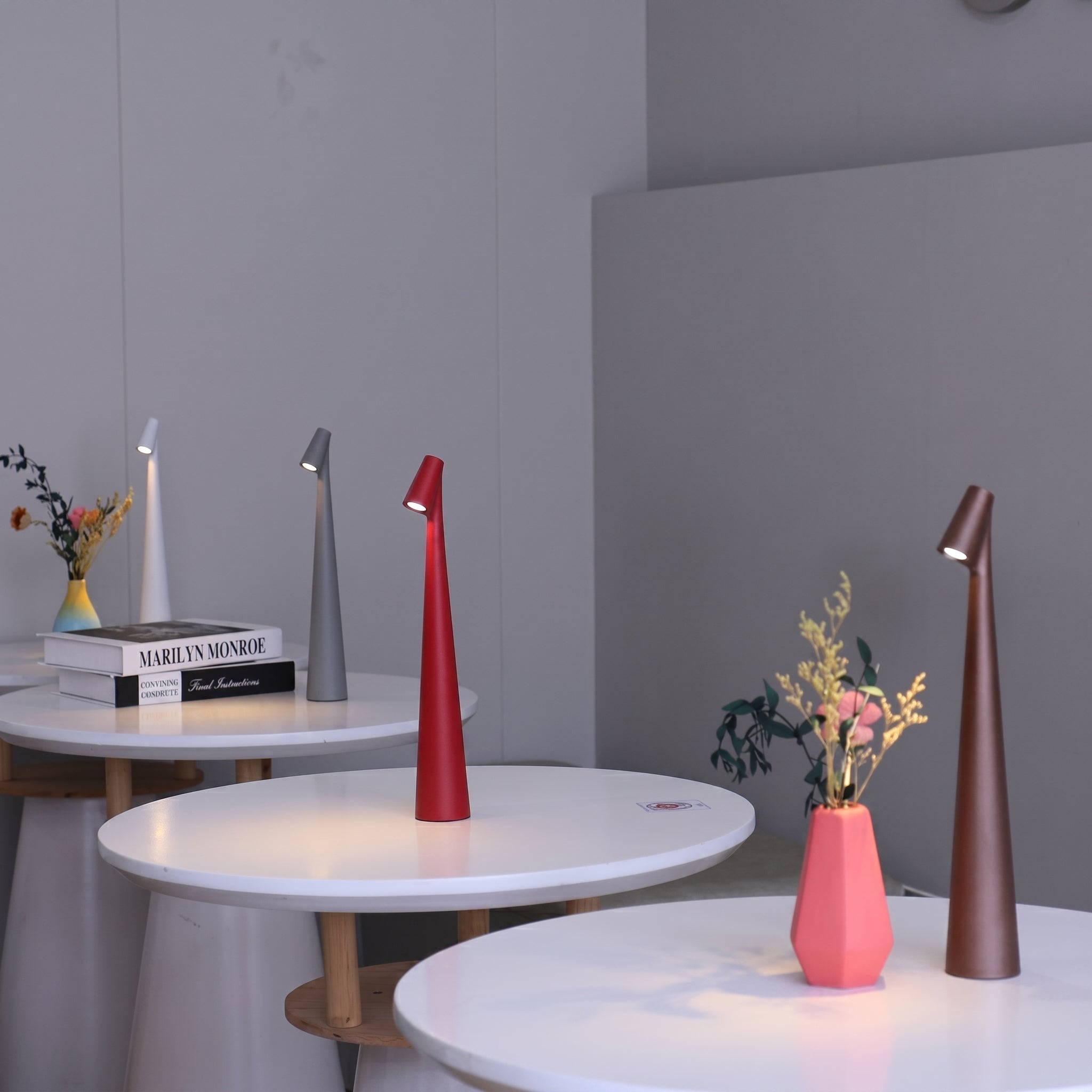 Kabellose Schlanke Tischlampe im Modernen Kegeldesign - Tischlampe - Orange - Voldeva