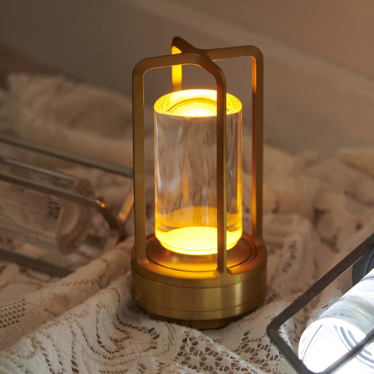 Kabellose Tischleuchte im Laternen-Design mit Touch-Bedienung - Table Lamps - Gold - Voldeva