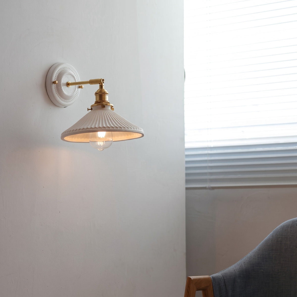 Keramik Wandleuchte im Vintage Design mit Messingarm - Wall Light Fixtures - Hut - Voldeva