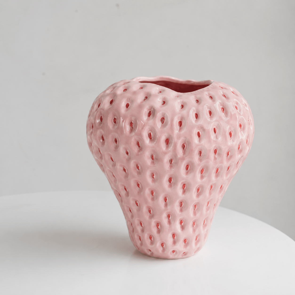 Keramikvase in Erdbeerform für Blumen und Tischdeko - Vases - Rosa - Voldeva