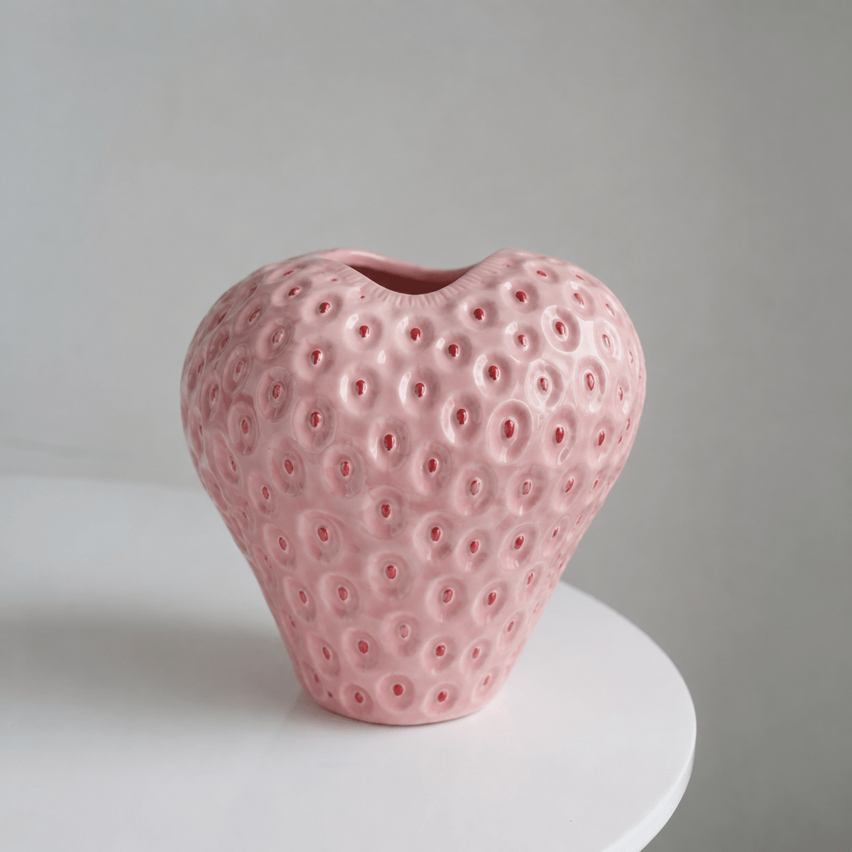 Keramikvase in Erdbeerform für Blumen und Tischdeko - Vases - Rosa - Voldeva