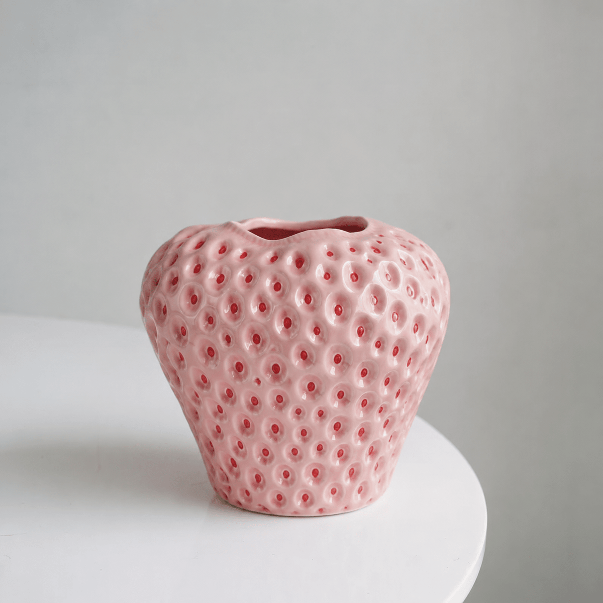 Keramikvase in Erdbeerform für Blumen und Tischdeko - Vases - Rosa - Voldeva