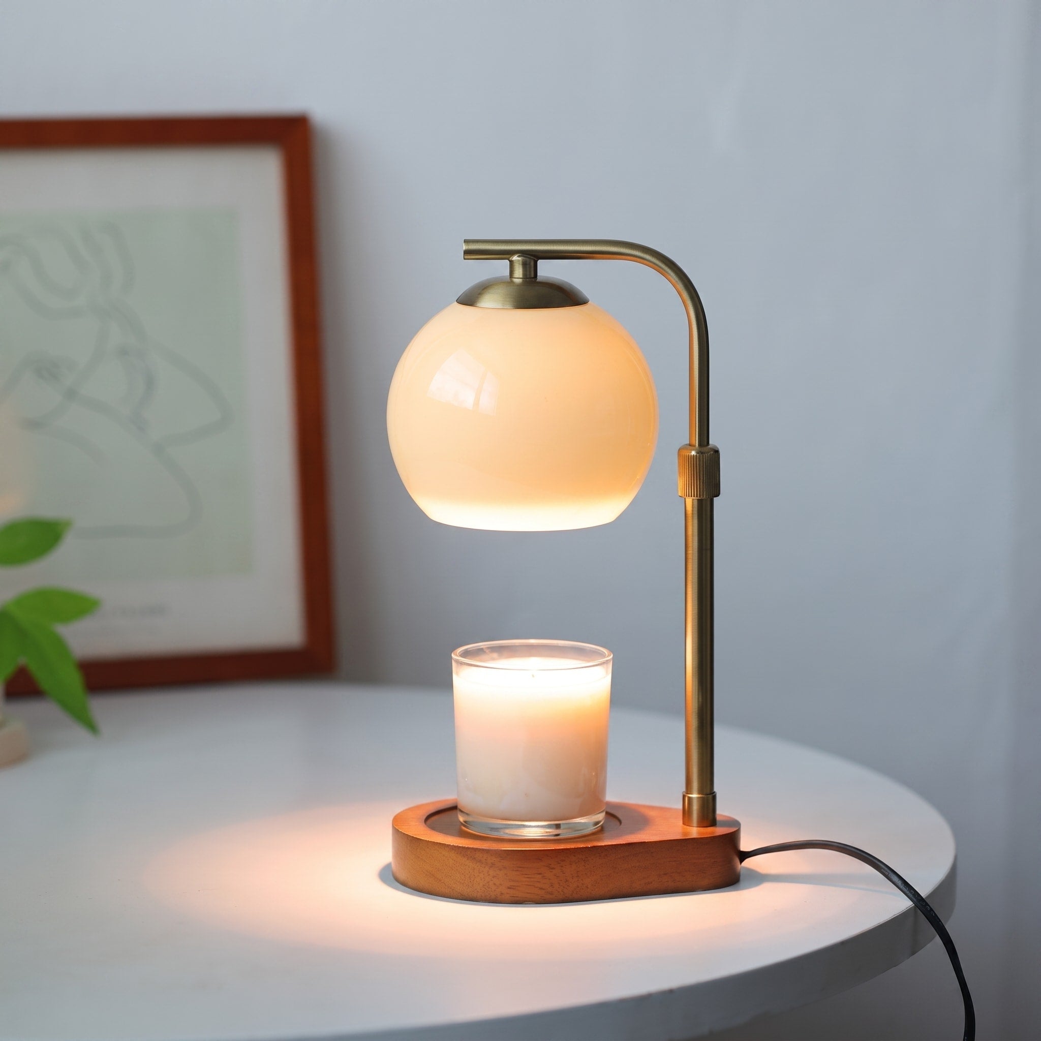 Kerzenwärmer Lampe mit Glaskugel Design und Holzsockel - Table Lamps - Orange - Voldeva