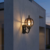 Klassische Außenwandlampe im Globe-Laternen-Stil