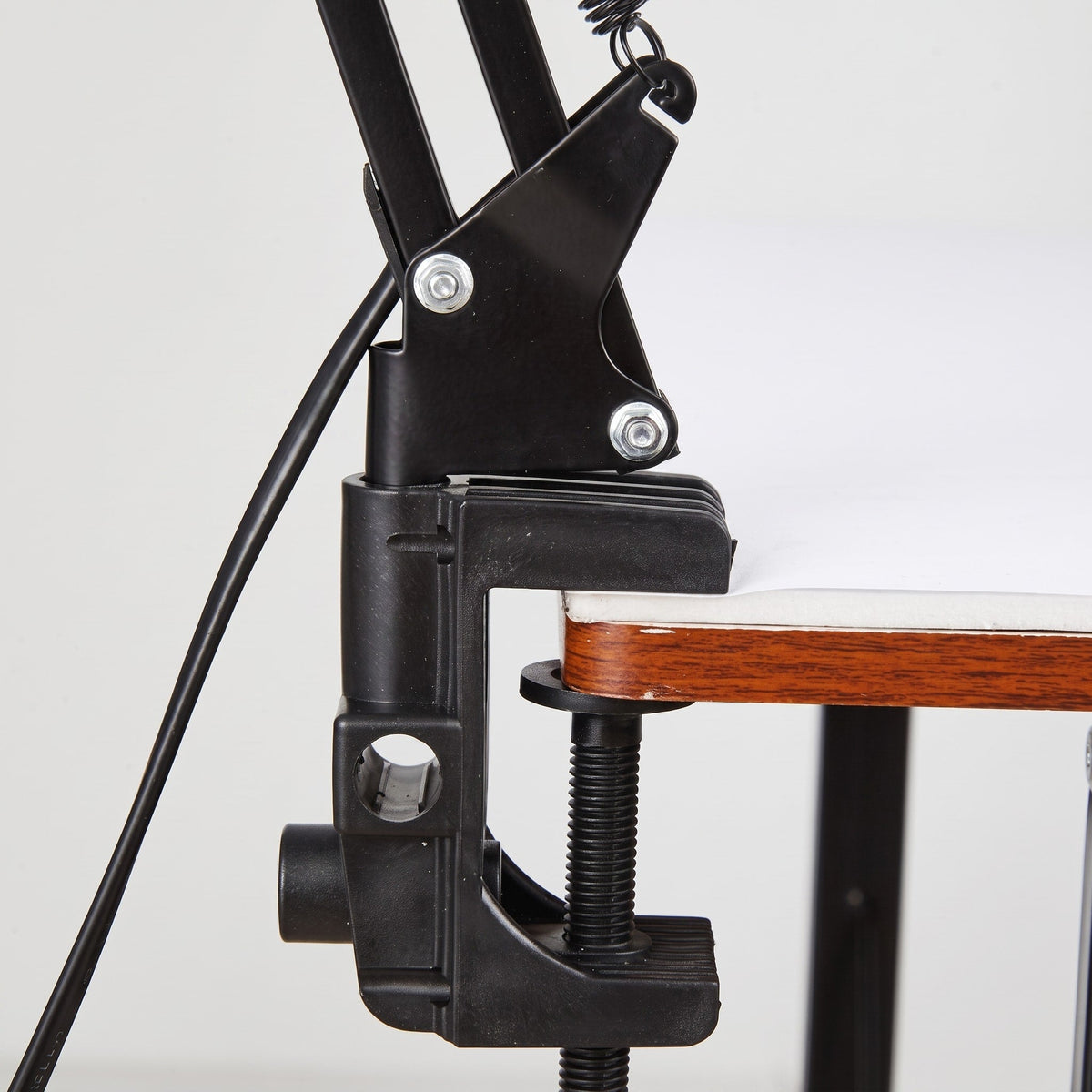 Klemmleuchte mit verstellbarem Schwenkarm und Metallgehäuse - Desk Lamps - Schwarz - Voldeva