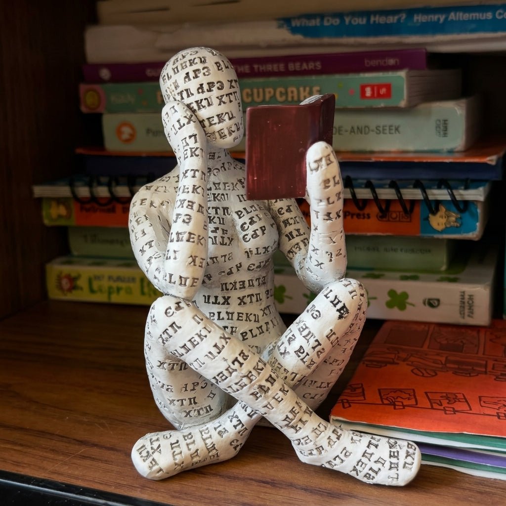 Kreative Abstrakte Buchliebhaber Sitzende & Liegende Figur Skulptur - Figuren - Denker - Voldeva