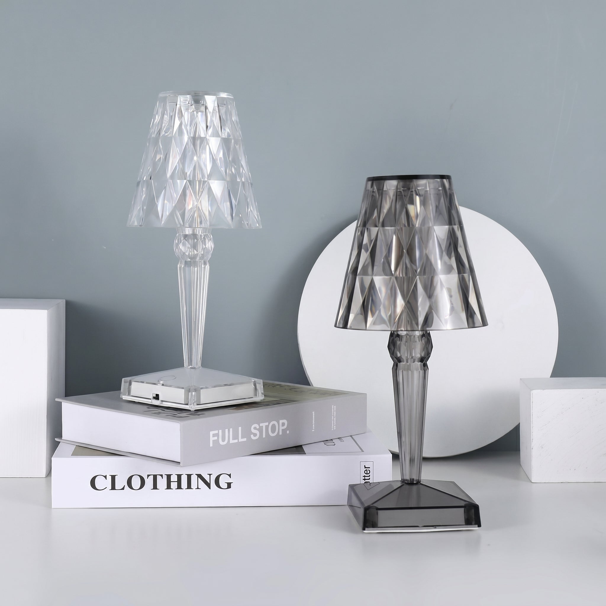 Kristall Diamantförmige Tischlampe mit Quadratischem Sockel - Tischlampe - Rauchiger Kristall - Voldeva
