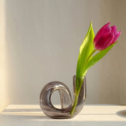 Kurvenförmige Vase mit Kerzenhalter - Vasen - Grau - Voldeva