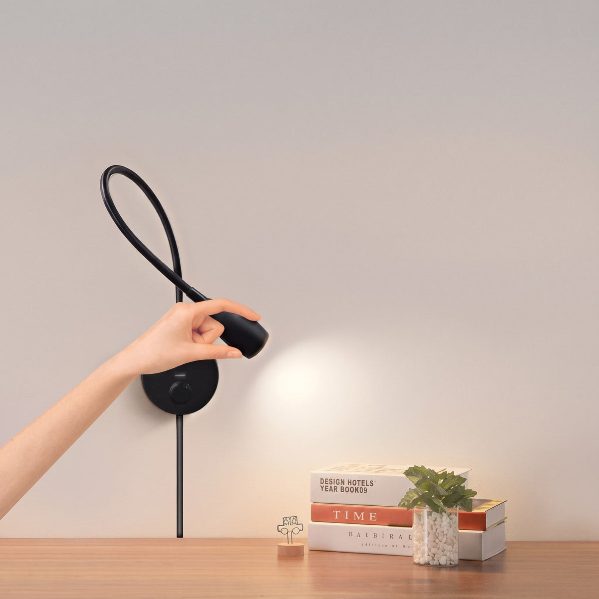 LED Wandleuchte mit Schwanenhals und USB Anschluss - Wall Light Fixtures - Warmes Licht - Voldeva