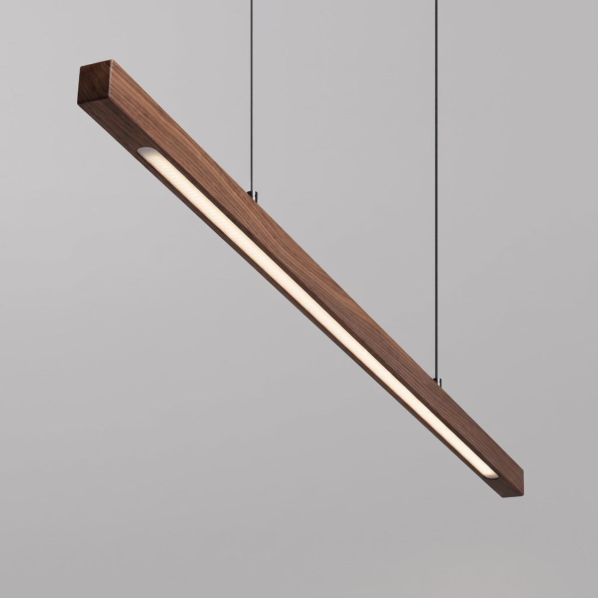 Lineare LED-Pendelleuchte mit schlankem Holzbalken für Esstisch - Pendant Light Fixtures - Braun - Voldeva